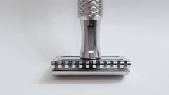 Timeless Razor - open comb close-up